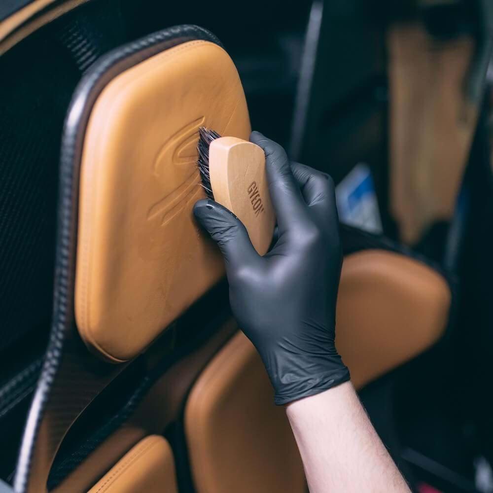 GYEON Q²M Leather Brush Deri Temizlik Fırçası